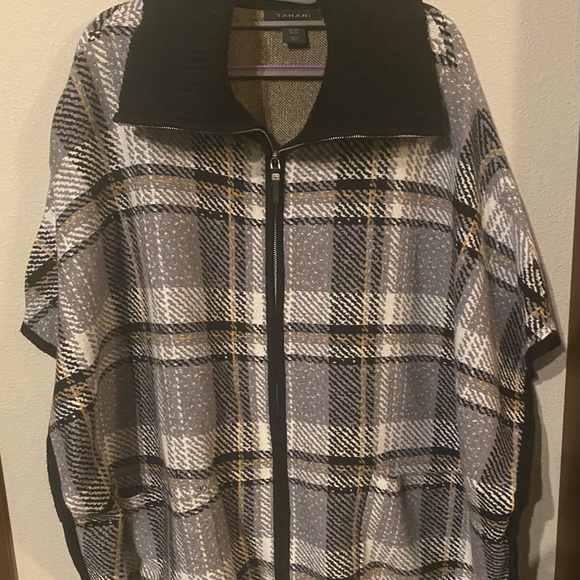 Tahari Plaid Poncho. - Picture 2 of 7